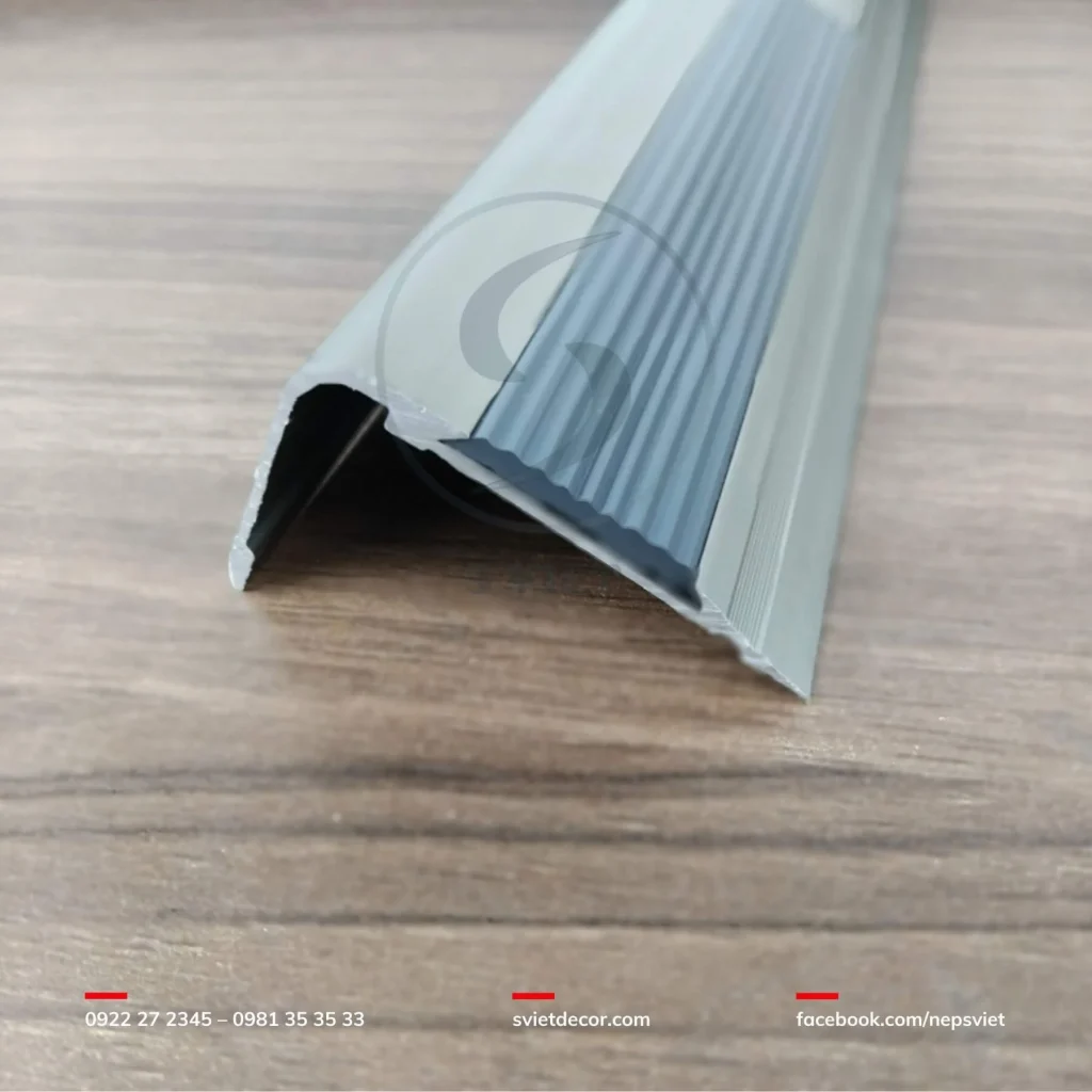 Nẹp mũi bậc cầu thang TL30