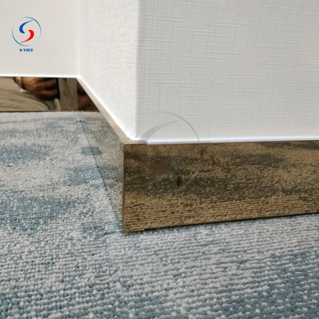 Nẹp Len Chân Tường Inox Kiểu Vuông
