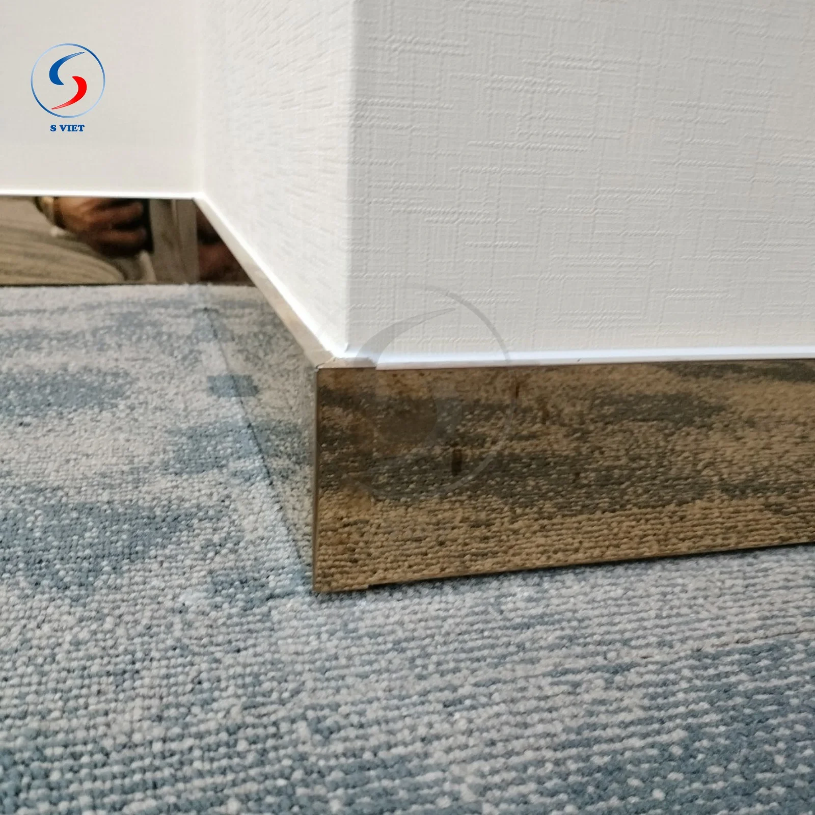 Nẹp Len Chân Tường Inox Kiểu Vuông
