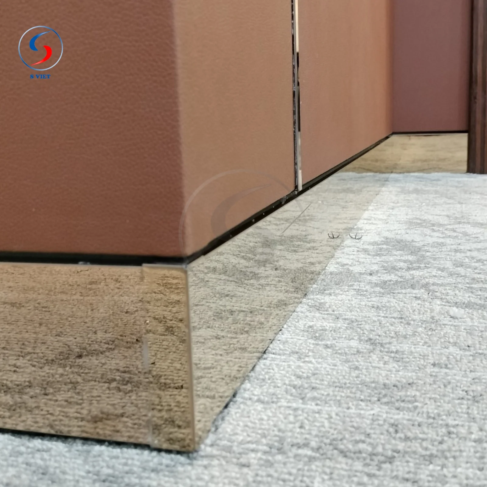 Nẹp Len Chân Tường Inox Kiểu Vuông