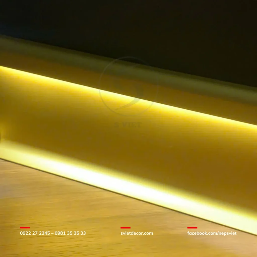 Len Chân Tường LED