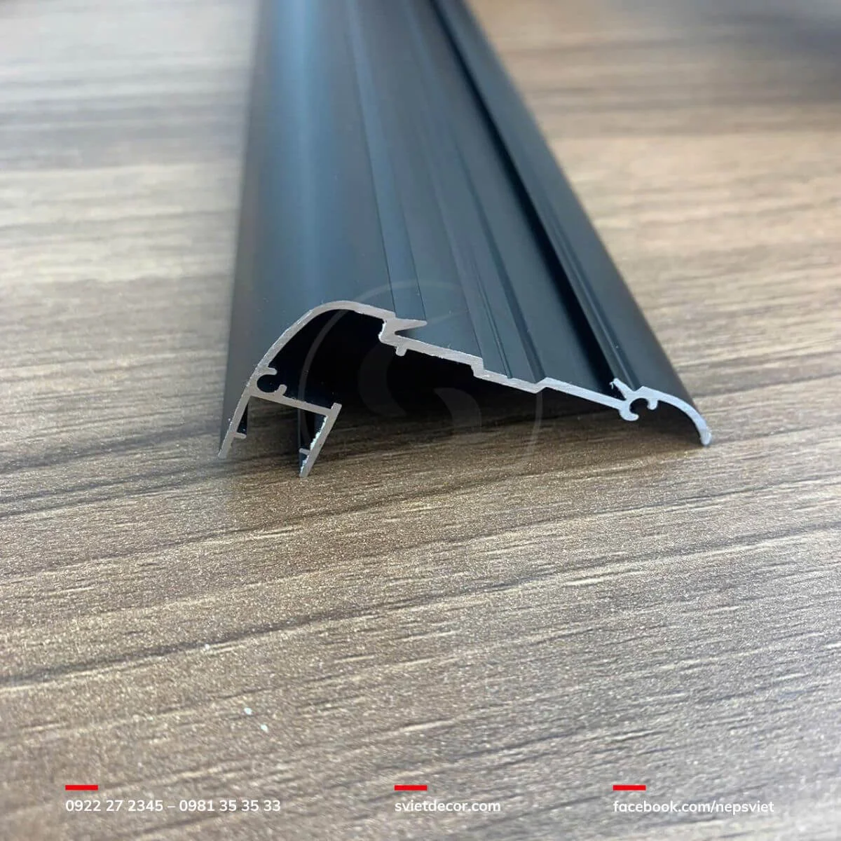 Nẹp nhôm chống trượt đèn LED