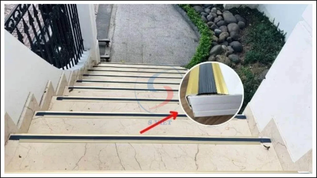 Khám Phá Các Chất Liệu Phổ Biến Của Nẹp Chống Trượt Cầu Thang 3 Nẹp chống trượt cầu thang ngoài trời