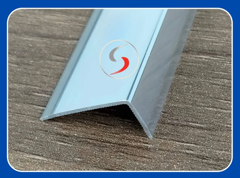 nẹp l nhôm màu bạc bóng