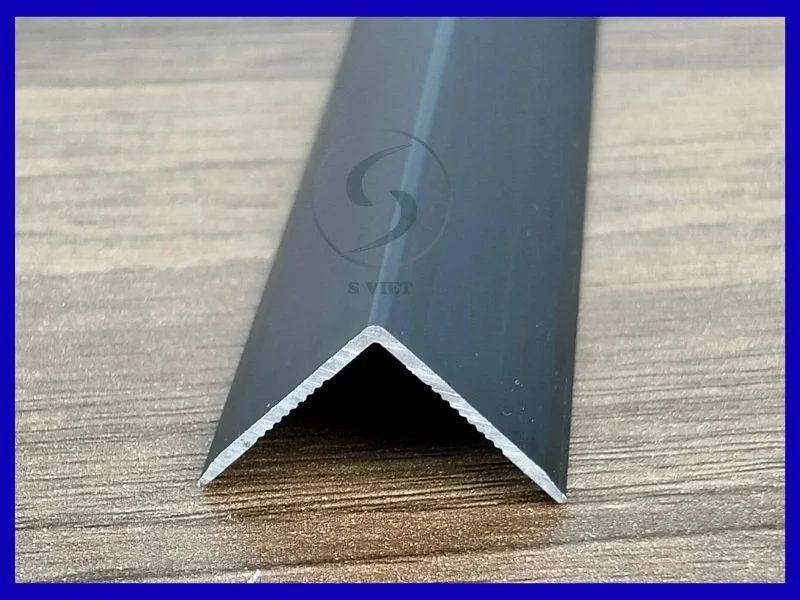 Tổng quan nẹp V đen: Phân loại, màu sắc và ứng dụng thực tế 5 Nẹp V đen mờ 220126